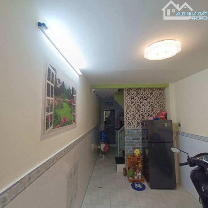 Nhà bán đường Nguyễn Chí Thanh. DTSD 22m, 3 tầng, giá 3,1 tỷ - 3