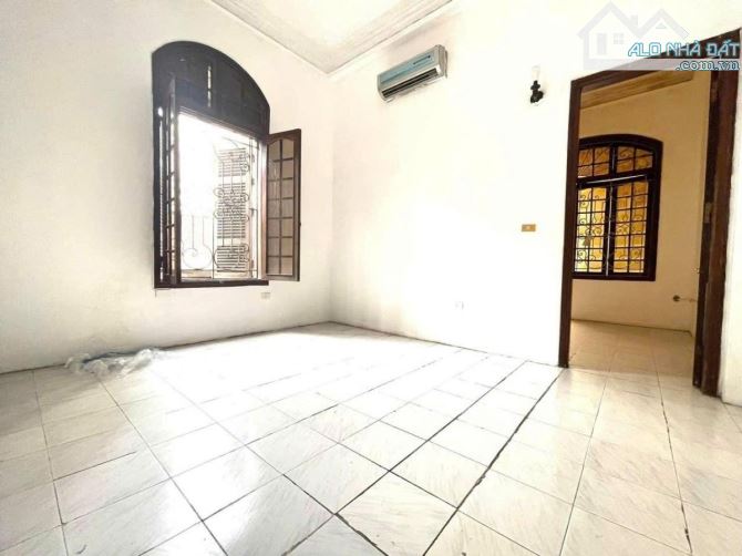 BÁN NHÀ MẶT PHỐ - HÀO NAM- QUẬN ĐỐNG ĐA DT73 3 4.6 30TỈ - 3