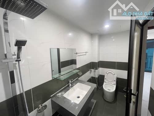 Nhà đẹp- ngõ thoáng rộng- TT phố Hoàng Hoa Thám Ba Đình- DT30m2-5T-MT4.2m- Nhỉnh 6TỶ - 3