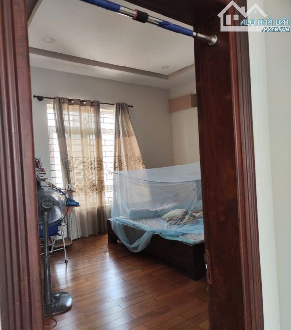 Bán nhà MT ngộp, xe hơi đỗ cửa ĐS 38, Hiệp Bình Chánh, Thủ Đức, 151m2, 3 tầng - 3