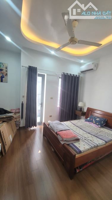BÁN NHÀ HOÀNG HOA THÁM DT55M2NHÀ LÔ GÓC 3 MẶT 20M RA MẶT PHỐ DÂN XÂY 5 TẦNG ĐẸP. CHỈ 11.9 - 3