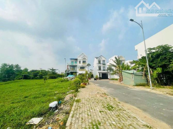 Bán nền góc 2 MT đường số 1 KDC Nam Long . Giá chỉ 5,5 tỷ - 3