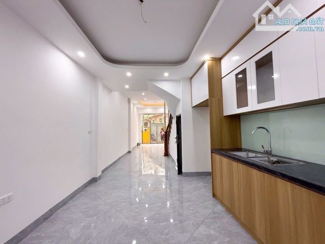 - Bán nhà đường Trần Cung, sát phố, nội thất xịn sò, 48m2, 10.5 tỷ. - 3