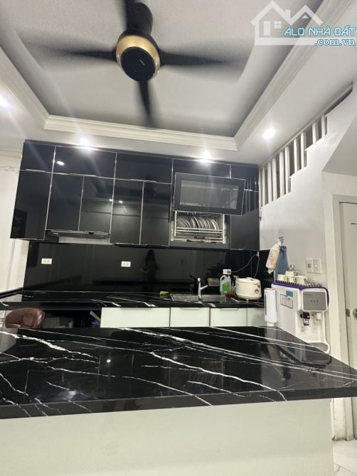 Bán nhà gần Quận ủy Hoàng Mai - Lô góc ô tô đỗ cửa - 43m2 x 5 tầng mới đẹp - 9 tỷ có TL - 3