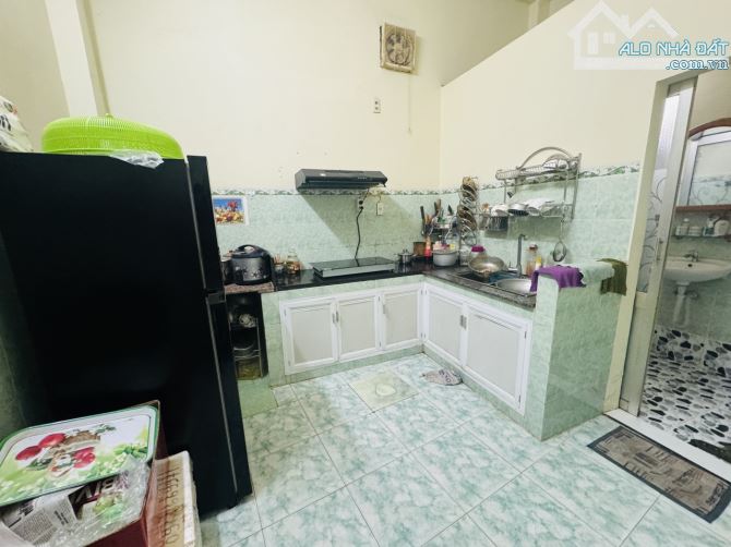 BÁN NHÀ 2 TẦNGH HẺM 5M CÁCH 2/4 CHỈ 150M.DT 67,9M GIÁ 2TY8 CÓ 3PN 2WC.CÁCH BIỂN 800M - 3