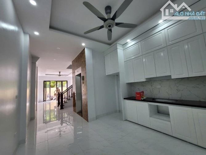 LÊ TRỌNG TẤN, NHÀ MỚI ĐẸP LONG LANH, THANG MÁY, GẦN PHỐ, Ô TÔ ĐỖ CÁCH NHÀ 20M. Dt 60m2, Nh - 1