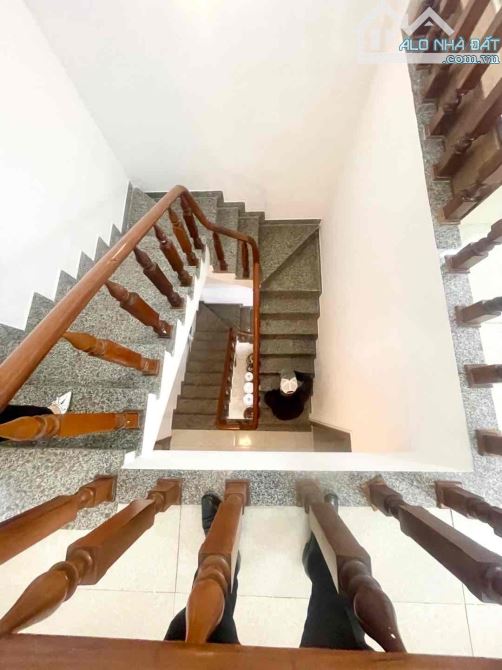 SỤP HẦM NHÀ MT ĐƯỜNG 2/9 3 TẦNG KD NGAY CHỈ 7.7 TỶ - 3