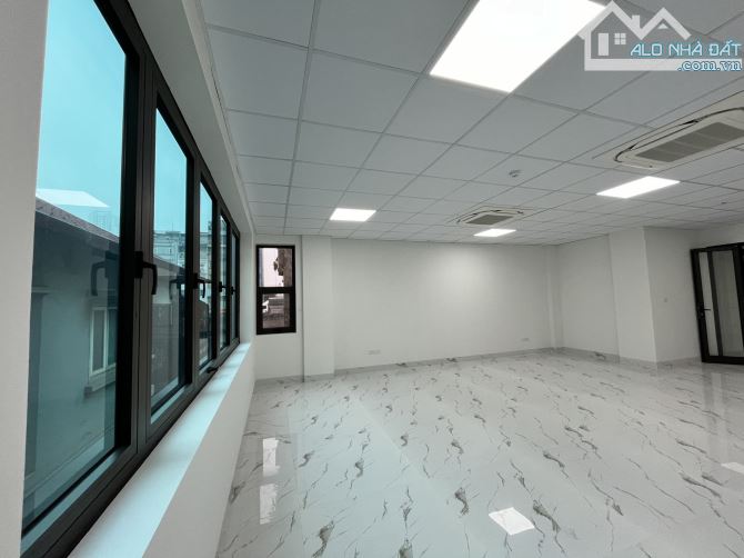 Cho thuê văn phòng gần ngã tư Nguyễn Xiển - Nguyễn Trãi, mới hoàn thiện, có chỗ để ô tô - 4