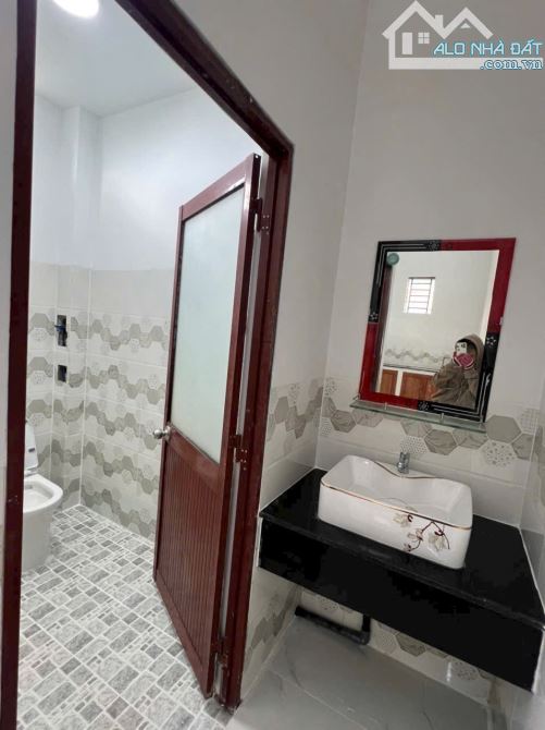 Bán nhà lầu tân phong ngay chợ 26 hẻm xe hơi giá tốt chỉ 2tỷ hơn quá rẻ ạ - 4