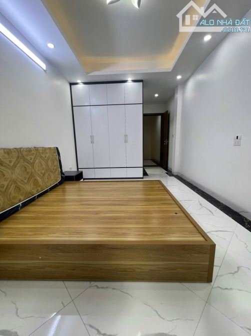 BÁN NHÀ TRƯƠNG ĐỊNH NHÀ XÂY MỚI   Dt. 38 m2.   Xây 5 tầng - 4