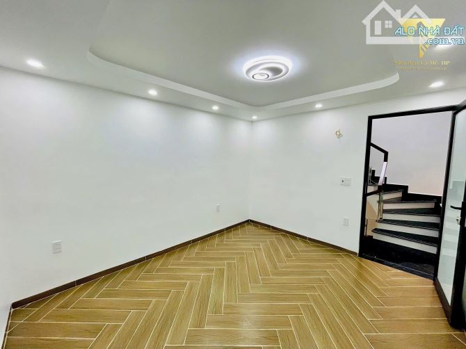 Nhà 3,5 tầng sân cổng riêng phố Chợ Hàng ngay gần đường Hồ Sen ,thẳng ngõ 1 ngoặt tới nhà - 4