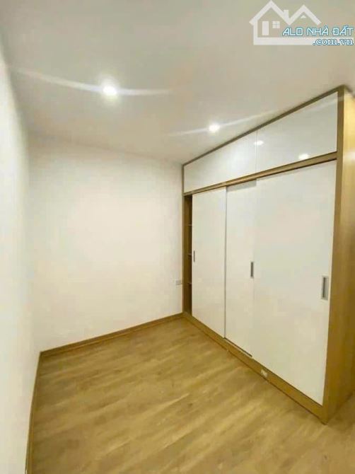 HÀNG CỰC HIẾM-TẬP THỂ TẦNG 2 PHỐ THÁI HÀ- KV CỰC ÍT NHÀ BÁN- CHỈ HƠN 3tỷ - 4