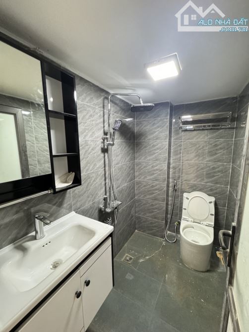 Bán Gấp Nhà Đẹp Bồ Đề – Long Biên, 40m², Ngõ Ô Tô Tránh, Gần Phố Cổ, Giá Hơn 9 Tỷ – Sổ Hồn - 4