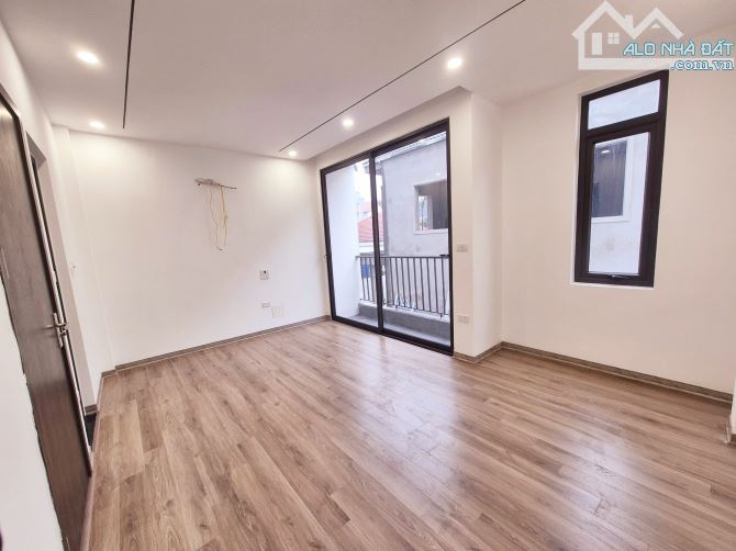 BÁN NHÀ Cự Khối, Long Biên 5 tỷ 35m, 5 tầng,MT4m, lô góc, ô tô đỗ gần - 4