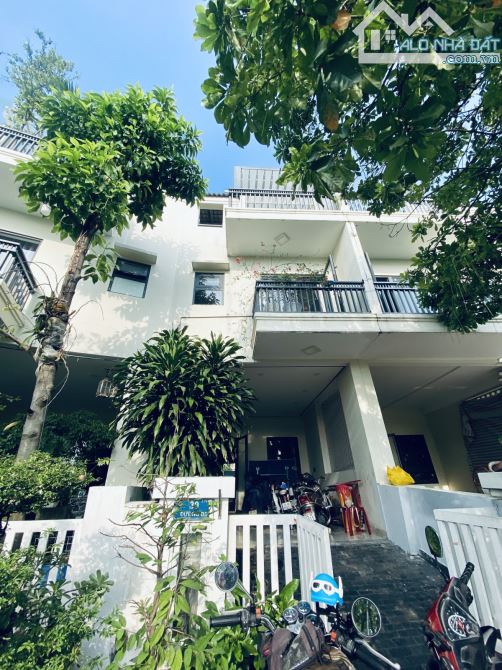 BÁN NHÀ  -  KHU BIỆT THỰ SENTURIA  - 114M2 - 3 TẦNG - AN PHÚ ĐÔNG,QUẬN12.  GIÁ :12,5 TỶ - 4