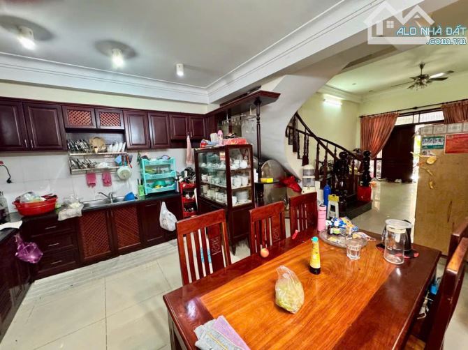 NHÀ P11 BÌNH THẠNH- 70M2(5x15) - 1 TRỆT/3LẦU - HXHƠI - PHÂN LÔ- GẦN PHAN VĂN TRỊ - 4