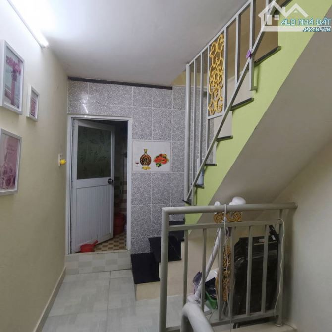 Nhà bán đường Nguyễn Chí Thanh. DTSD 22m, 3 tầng, giá 3,1 tỷ - 4