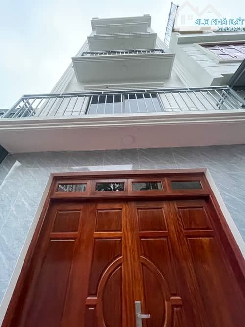 Nhà đẹp- ngõ thoáng rộng- TT phố Hoàng Hoa Thám Ba Đình- DT30m2-5T-MT4.2m- Nhỉnh 6TỶ - 4