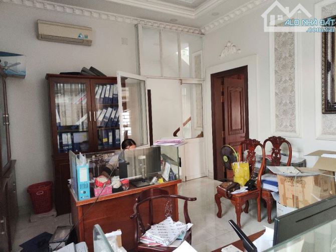 Bán nhà MT ngộp, xe hơi đỗ cửa ĐS 38, Hiệp Bình Chánh, Thủ Đức, 151m2, 3 tầng - 4