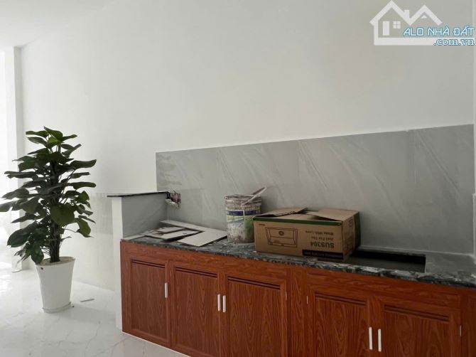 BÁN NHÀ CẤP 4 CÓ SÂN Ô TÔ – HẺM 2/4, VĨNH HÒA, NHA TRANG – CHỈ 2,75 TỶ - 4