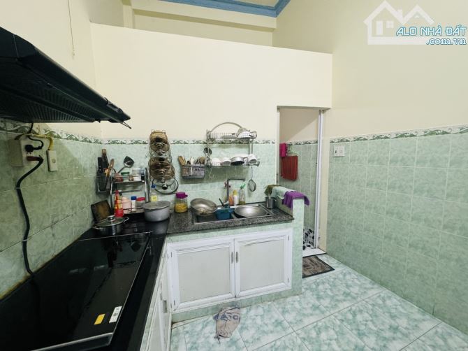 BÁN NHÀ 2 TẦNGH HẺM 5M CÁCH 2/4 CHỈ 150M.DT 67,9M GIÁ 2TY8 CÓ 3PN 2WC.CÁCH BIỂN 800M - 4