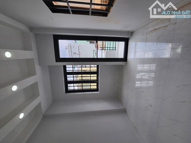 NHÀ MỚI KENG 4PN, 3 WC - 115M2 SÀN - HẺM 4M THÔNG - - 6,68 TỎI - 4