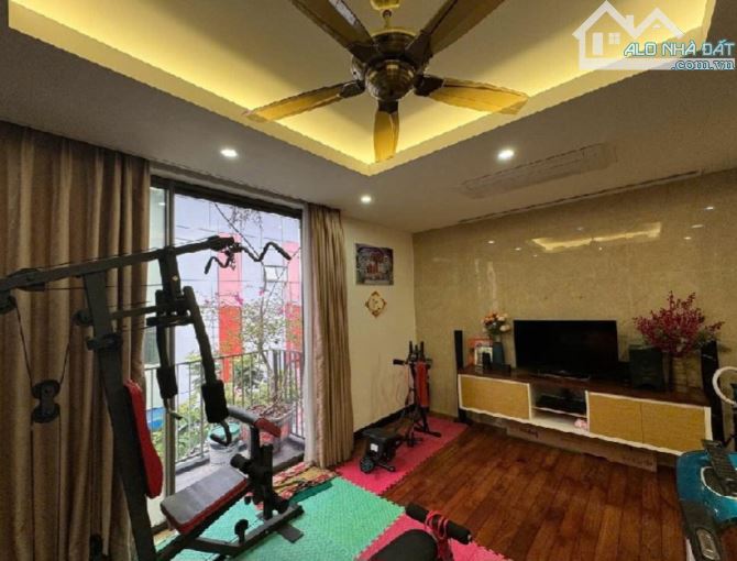 77 m2/24 tỷ/5 tầng/6 M tiền. Lk Nguyễn Gia Bồng. Ngọc Thụy - 4