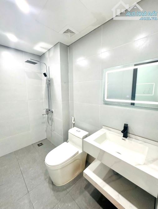 BÁN NHÀ CỰC ĐẸP - 1 BƯỚC RA PHỐ TÔN ĐỨC THẮNG - 35M2 - 7M MẶT TIỀN - 7 TẦNG THANG MÁY !!! - 4