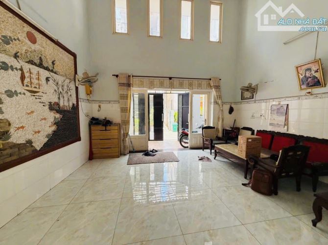 NGAY ETOWN P.13 Q.TÂN BÌNH-4 TẦNG-5.5Mx16M-SÁT MẶT TIỀN CỘNG HÒA - 5