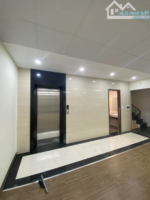 Chuyển Nhượng Tòa Văn Phòng Đỗ Quang – Cầu Giấy – DT 94m² – 8 Tầng – Mặt Tiền 7.5m – Giá 4 - 5