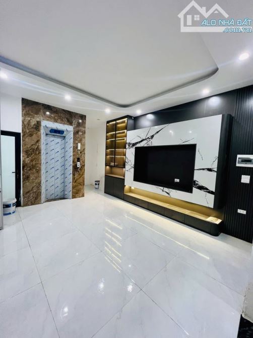 CỰC PHẨM VĂN CHƯƠNG - ĐỐNG ĐA - 6 TẦNG THANG MÁY - LÔ GÓC - GẦN PHỐ, GẦN HỒ - GIÁ 8.8 TỶ - 5