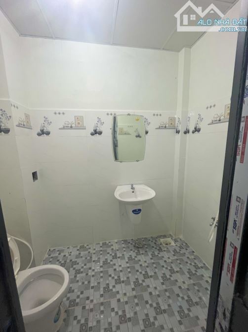 NHÀ VỊ TRÍ ĐẸP -QL22 - GIÁ TỐT - 2 TẦNG -55M2 - 5