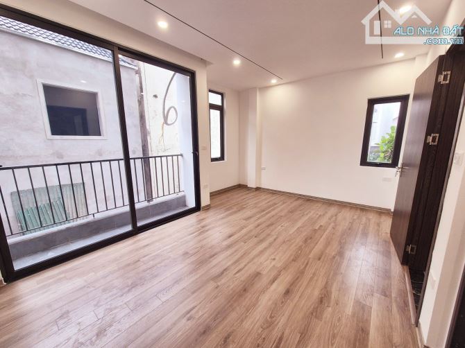 BÁN NHÀ Cự Khối, Long Biên 5 tỷ 35m, 5 tầng,MT4m, lô góc, ô tô đỗ gần - 5