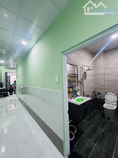 CHỦ GẤP BÁN NHÀ NGAY HƯƠNG LỘ 2 -73M2 (4MX18M) 2TẦNG  3PN 2WC,HẼM XE TẢI GIÁ 5.X TỶ TL - 5