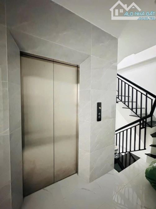 20m Phố Nguyễn Trãi, oto tránh,lô góc 8 tầng thang máy, sổ 75m2 x mtiền 6.2m. Giá 31 tỷ - 5