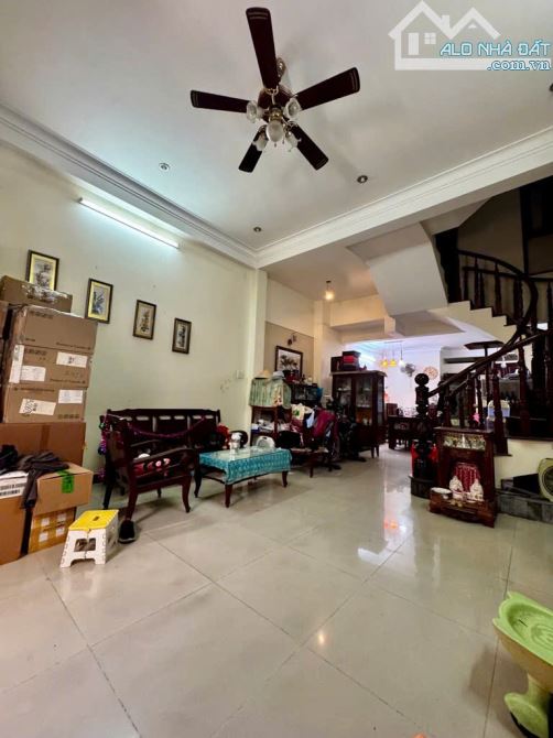 NHÀ P11 BÌNH THẠNH- 70M2(5x15) - 1 TRỆT/3LẦU - HXHƠI - PHÂN LÔ- GẦN PHAN VĂN TRỊ - 5