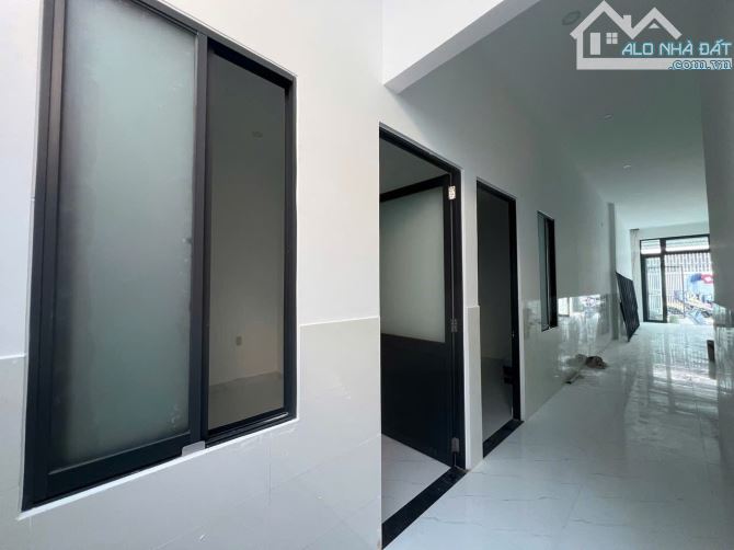 BÁN NHÀ CẤP 4 CÓ SÂN Ô TÔ – HẺM 2/4, VĨNH HÒA, NHA TRANG – CHỈ 2,75 TỶ - 5