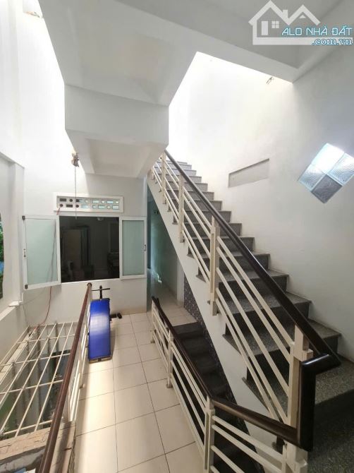 🌈Bán nhà 3 tầng mặt tiền đường Mê Linh - Tân Lập  Giá 9,5 Tỷ - Tp Nha Trang - Diện Tích: - 5