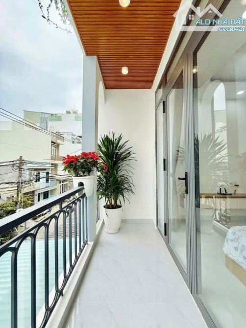 Bán nhà cho thuê 11tr/th ngay Tô Hiến Thành, Q10. Gía: 3 tỷ 072tr/65,3m2 sổ riêng - 6