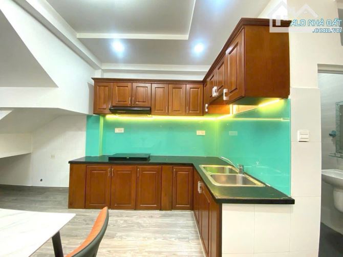 Chỉ 2 tỷ 650 cho căn 45m² Đoàn Văn Bơ xây 1 trệt 2 lầu. Hẻm 5m thông Nguyễn Tất Thành. SHR - 6