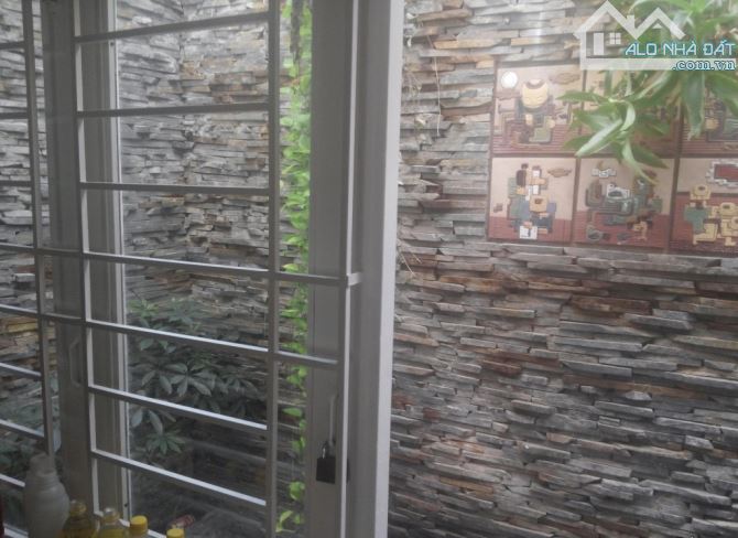 Nhà 38m² Bà Hom xây 1 trệt 2 lầu. Hẻm oto 6m thông, sổ chính chủ. Giá chỉ 2,4 tỷ còn TL - 6