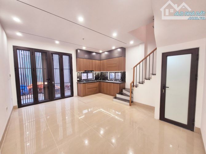 BÁN NHÀ Cự Khối, Long Biên 5 tỷ 35m, 5 tầng,MT4m, lô góc, ô tô đỗ gần - 6