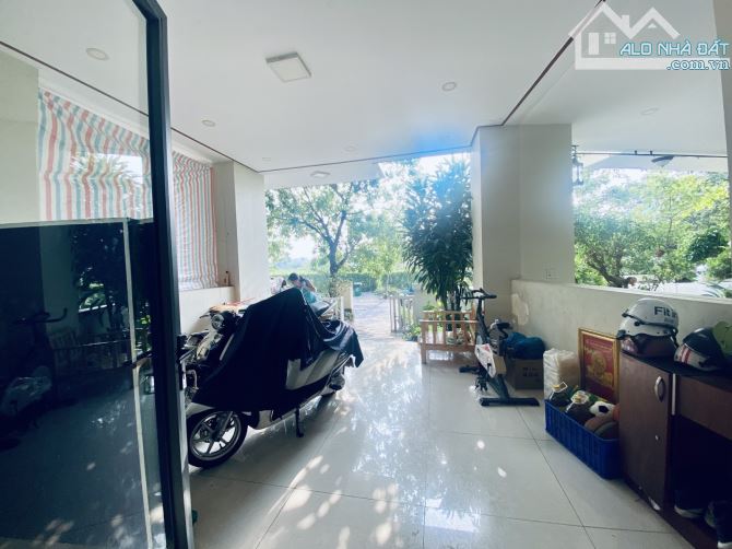 BÁN NHÀ  -  KHU BIỆT THỰ SENTURIA  - 114M2 - 3 TẦNG - AN PHÚ ĐÔNG,QUẬN12.  GIÁ :12,5 TỶ - 6