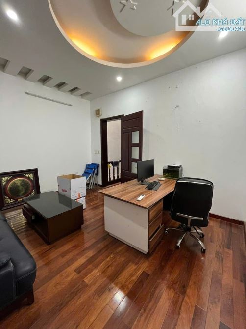 Cho thuê nhà ngõ ô tô Giải Phóng 4 tầng x 90m2 làm VP, KD online 21 Triệu - 6