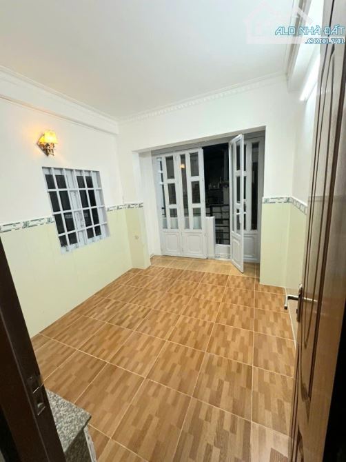 SÁT MẶT TIỀN  TÔN ĐẢN Q4 ĐÚC 5 TẤM CÓ 4 TỶ - 7