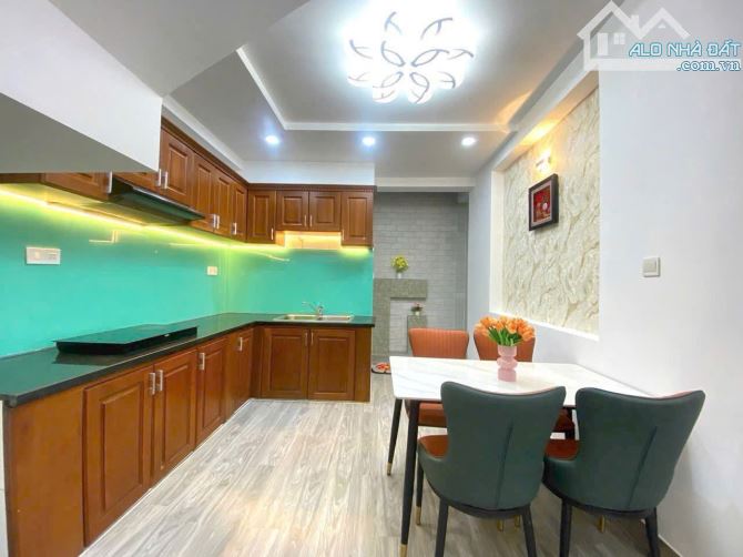 Chỉ 2 tỷ 650 cho căn 45m² Đoàn Văn Bơ xây 1 trệt 2 lầu. Hẻm 5m thông Nguyễn Tất Thành. SHR - 7