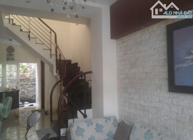 Nhà 38m² Bà Hom xây 1 trệt 2 lầu. Hẻm oto 6m thông, sổ chính chủ. Giá chỉ 2,4 tỷ còn TL - 7