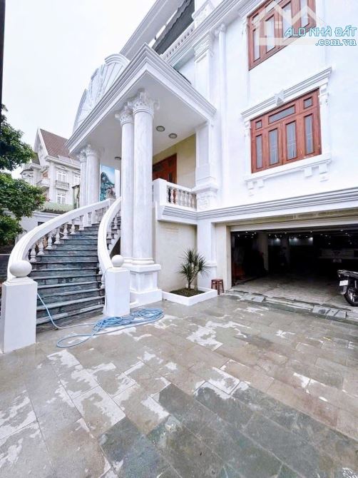 Bán nhà biêt thự góc 2 mặt tiền 1 trệt 3 lầu p. Tân Hoà - 7