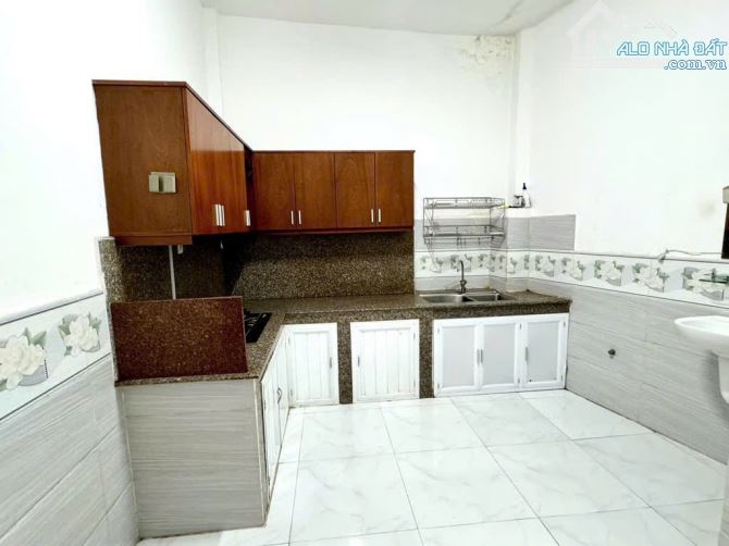 QUÁ THƠM – NHỈNH 4 T Ỷ - 56m2 - (4.4x13m NH 4.8m) - 2 TẦNG - 3 PN - HẺM 3M CÁCH 50M RA MT - 7