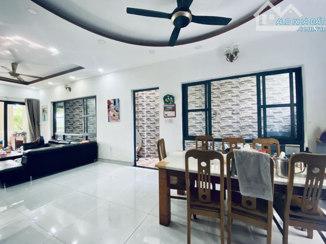BÁN NHÀ  -  KHU BIỆT THỰ SENTURIA  - 114M2 - 3 TẦNG - AN PHÚ ĐÔNG,QUẬN12.  GIÁ :12,5 TỶ - 7